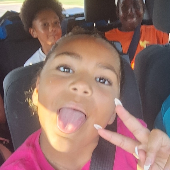 Meet your Posher, Cyd - Picture 1 of 1